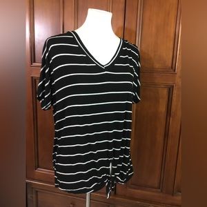 JJ Boutique Women’s Striped Black And White Vneck Blouse Size Med Loose Tiefront